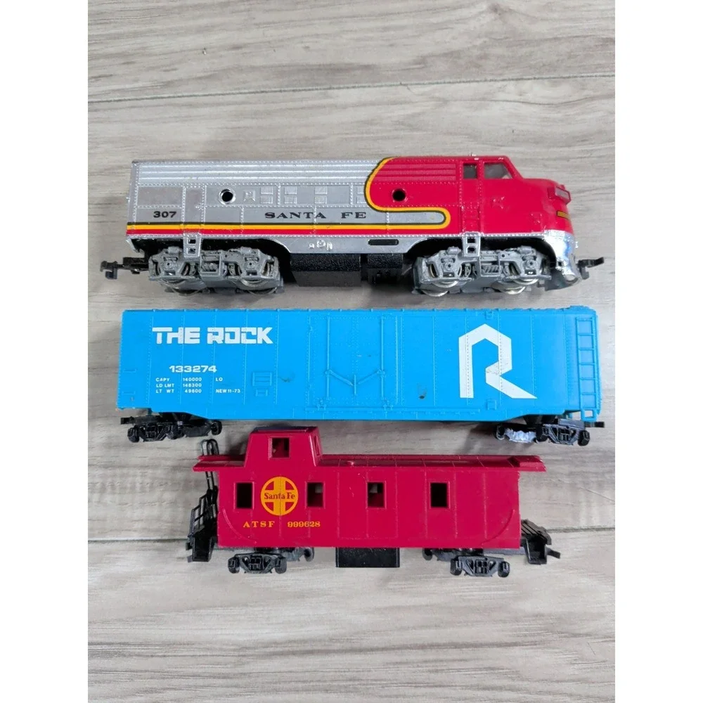 HO Scale Bachmann Santa Fe F7 Diesel Locomotive #307 Warbonnet Vintage Train